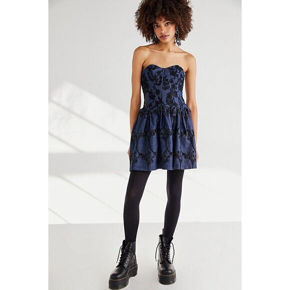 NWT FREE PEOPLE Sz 10 ANNA SUI DENIM EMBROIDERED MINI CORSET DRESS - Picture 1 of 3